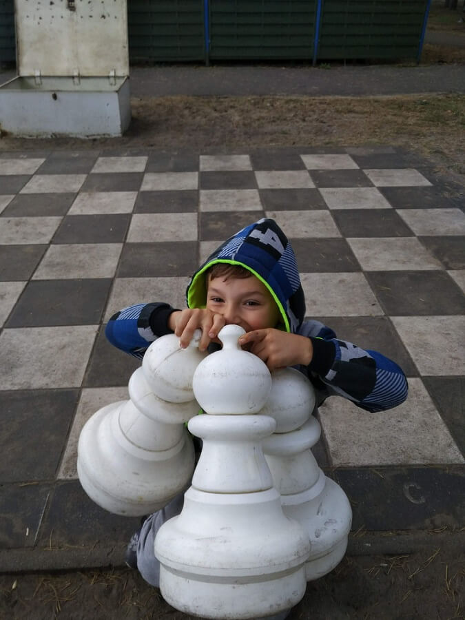 uczeń z Akademii szachowej